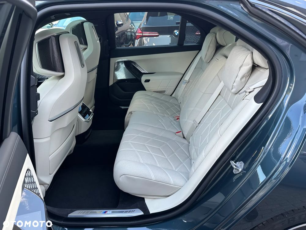 BMW Seria 7 M760e PHEV xDrive Individual Edition sport - 8