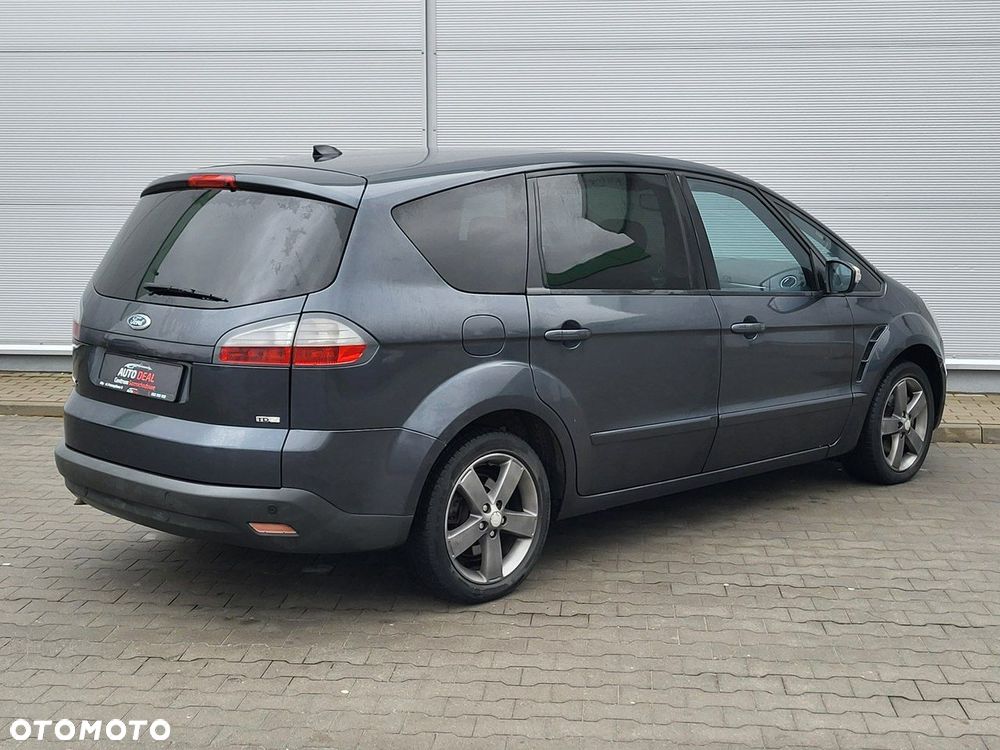 Ford S-Max - 11