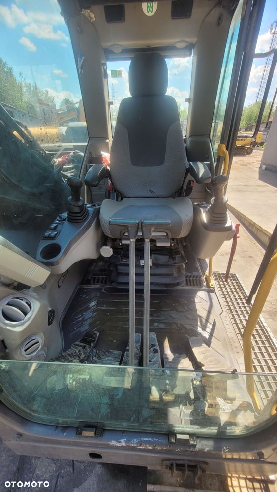 Volvo EC220DN - 4