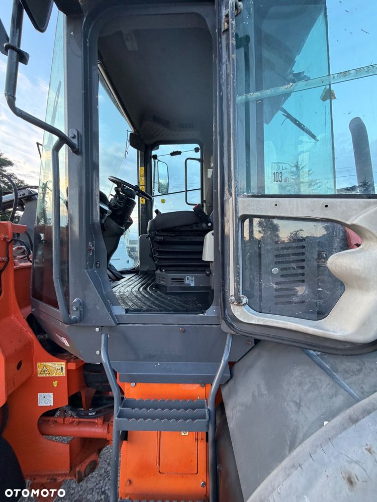 Hitachi ZW140 - 8