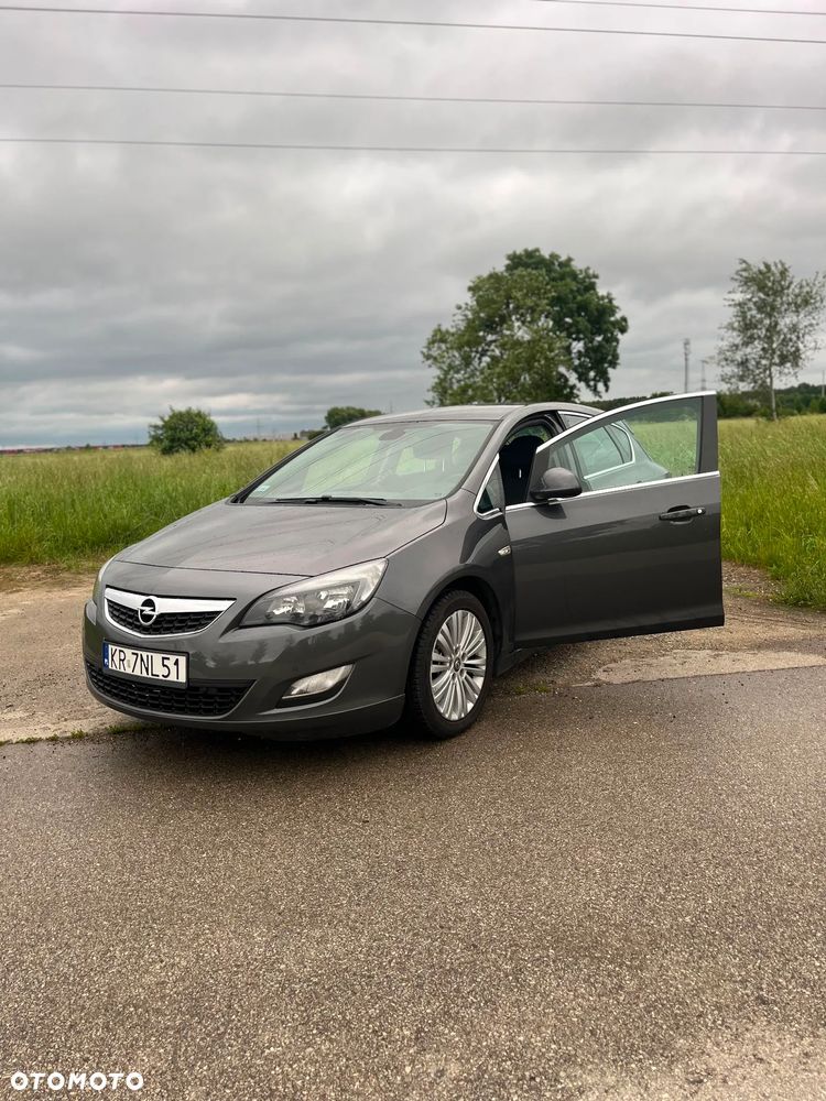Opel Astra 1.6 Turbo Sport - 1