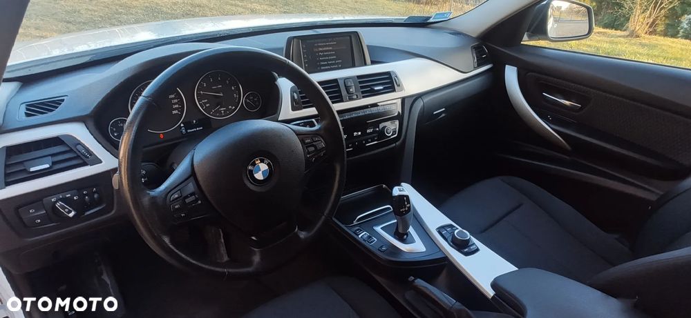 BMW Seria 3 318i - 11
