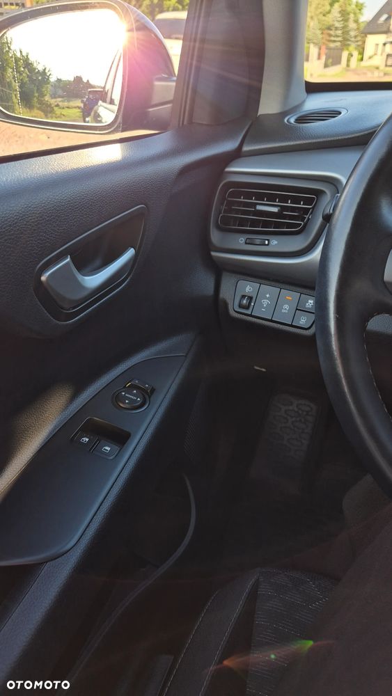 Kia Rio - 8