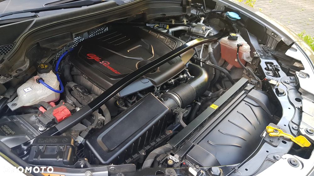 Alfa Romeo Stelvio 2.0 Turbo 16V AT8-Q4 Ti - 19