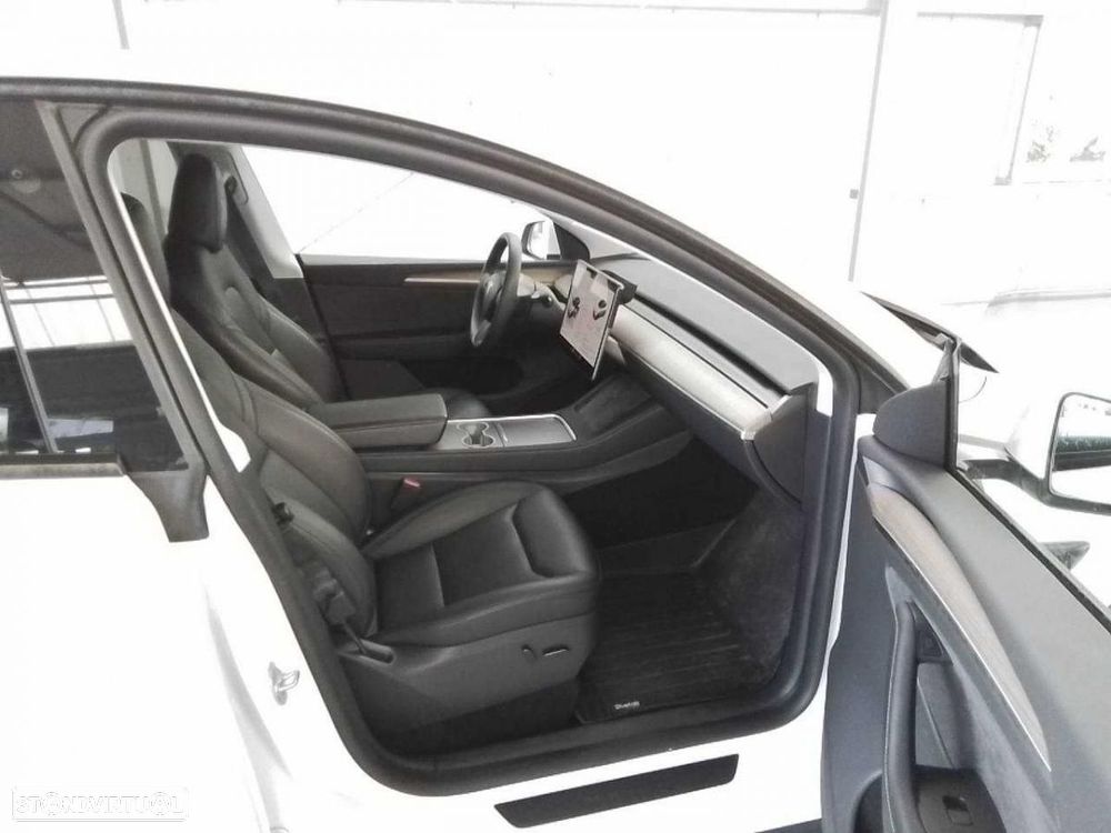 Tesla Model Y Long Range Dual Motor AWD - 3