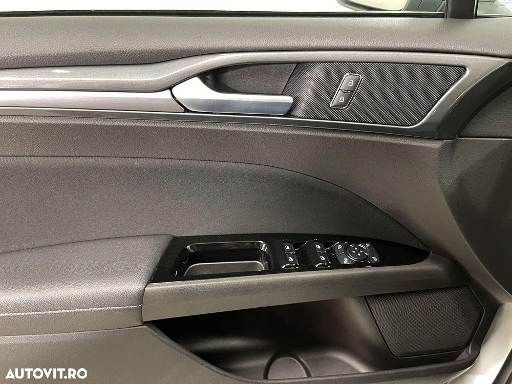 Ford Mondeo 2.0 HEV Titanium - 24