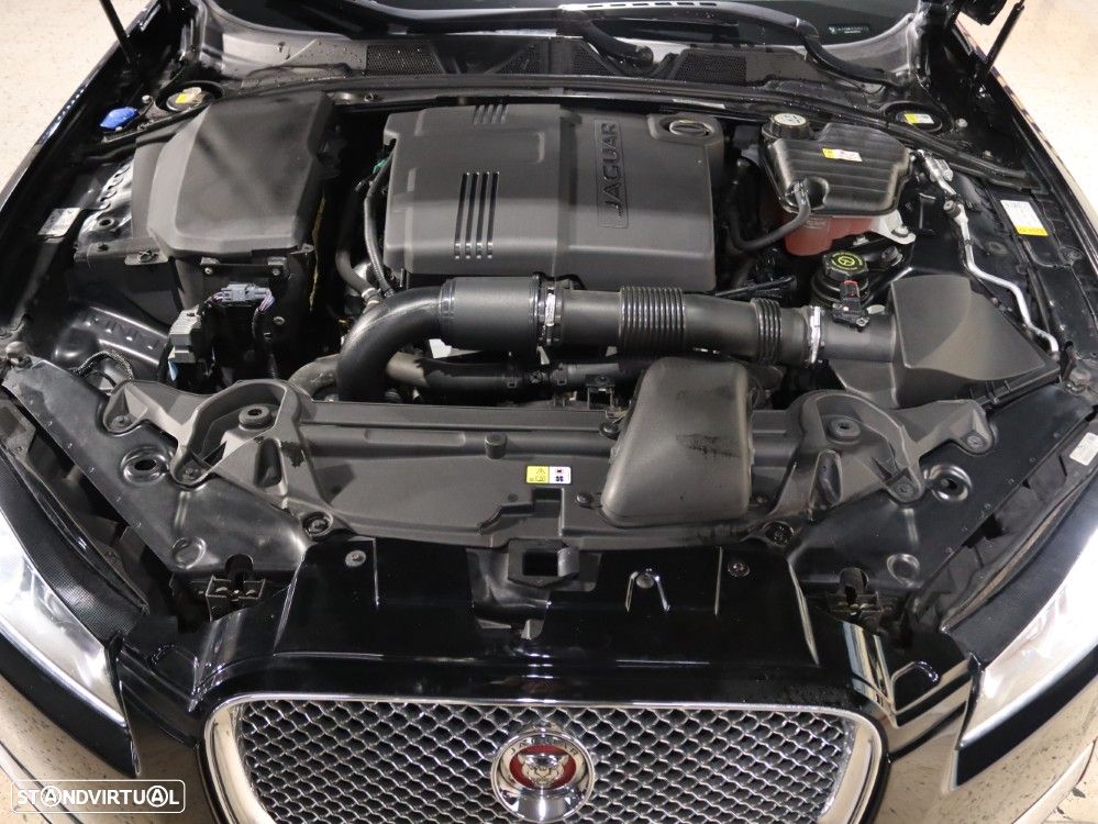 Jaguar XF 2.2 D Premium Luxury - 41