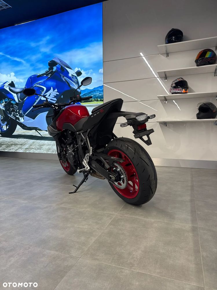Suzuki GSX - 5