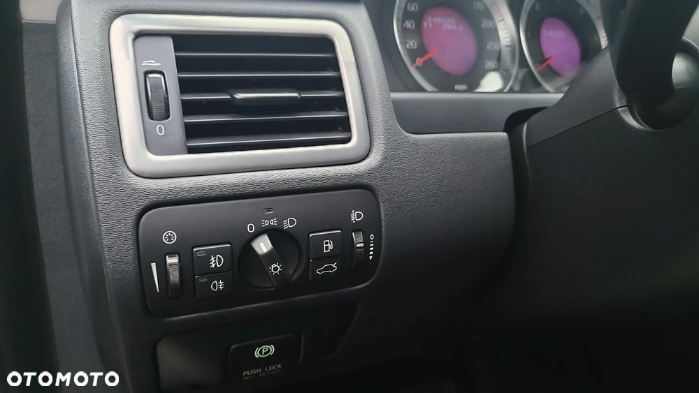 Volvo V70 D5 AWD Kinetic - 29