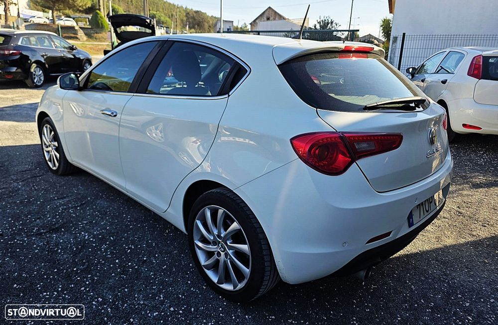 Alfa Romeo Giulietta 1.6 JTDm Distinctive - 4