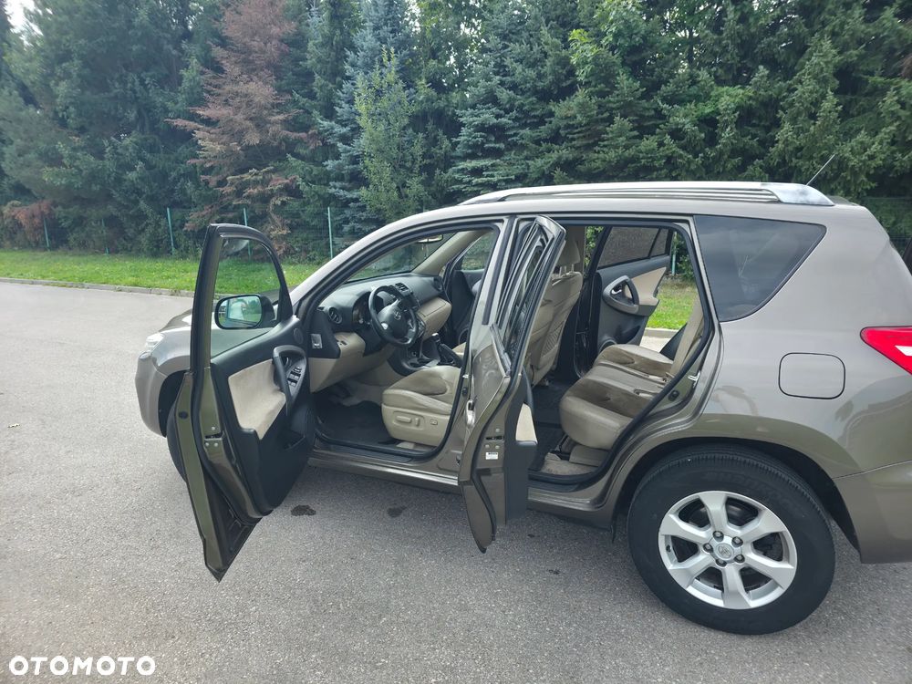 Toyota RAV4 - 10