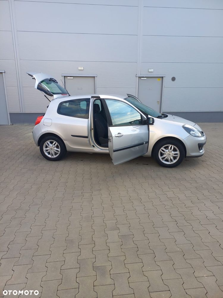 Renault Clio - 19
