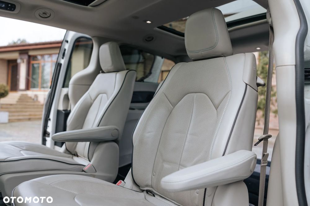 Chrysler Pacifica - 34