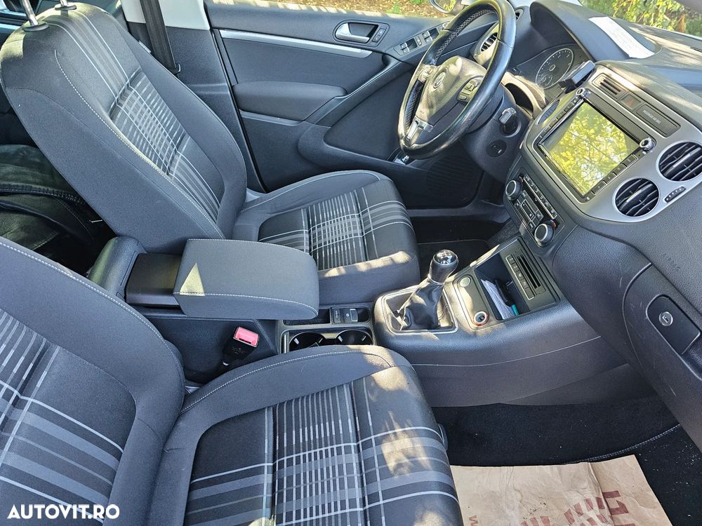 Volkswagen Tiguan 2.0 TDI DPF BlueMotion Technology Lounge Sport & Style - 8