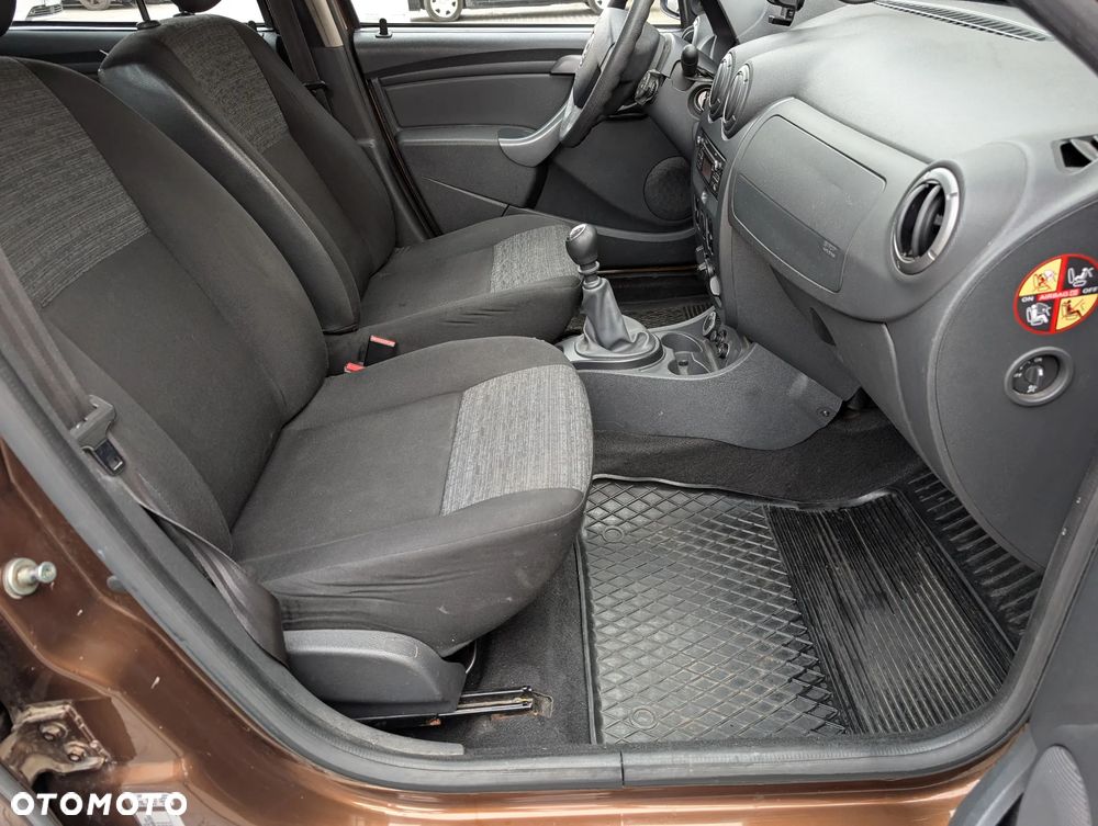 Dacia Duster 1.6 Laureate 4x4 - 23