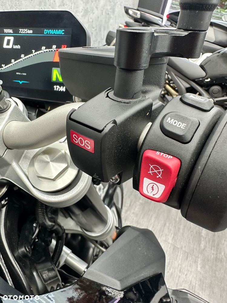 BMW F - 26