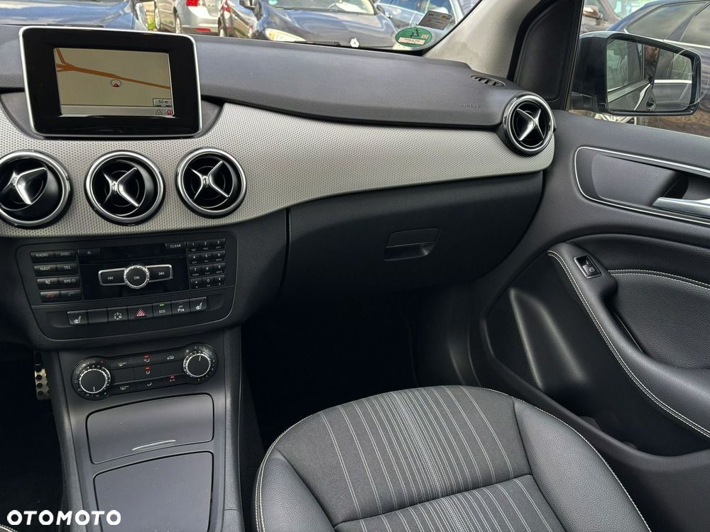 Mercedes-Benz Klasa B 200 7G-DCT UrbanStyle Edition - 27