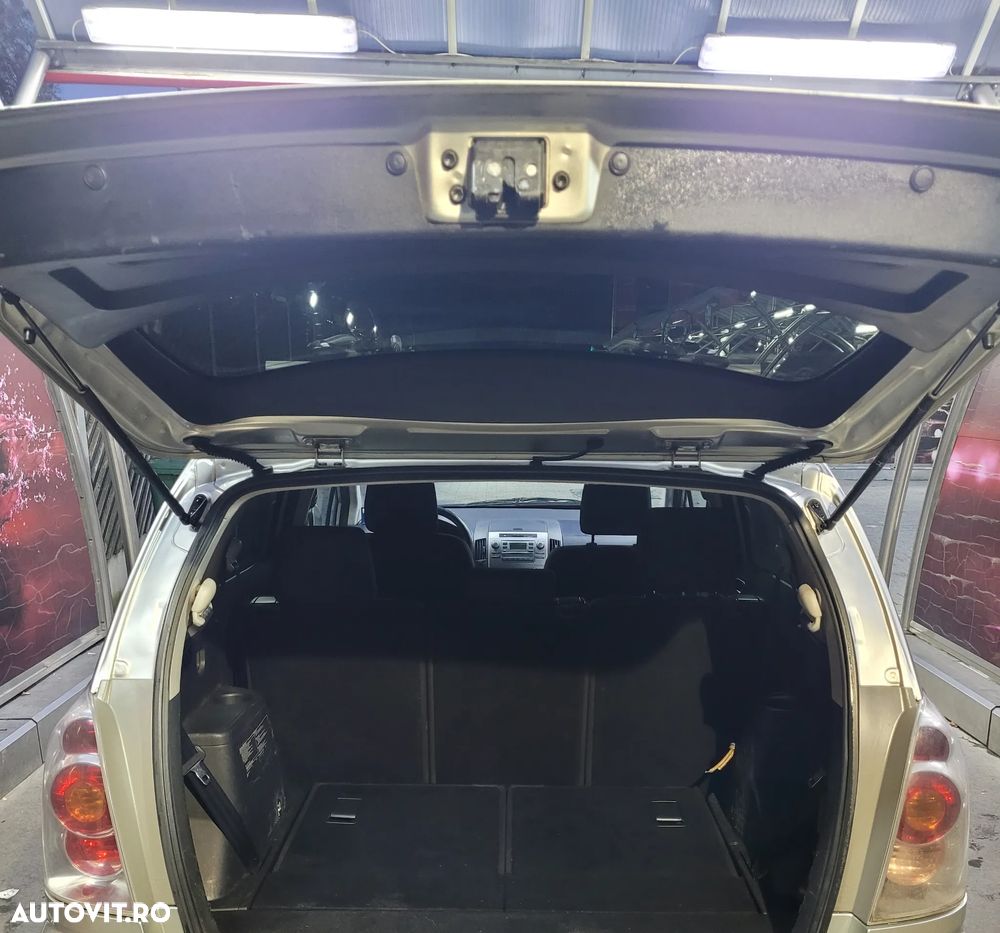 Toyota Corolla Verso 1.8 Luna - 6