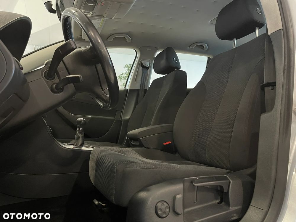 Volkswagen Passat Variant 2.0 TDI DPF BlueMot Comfortline - 9