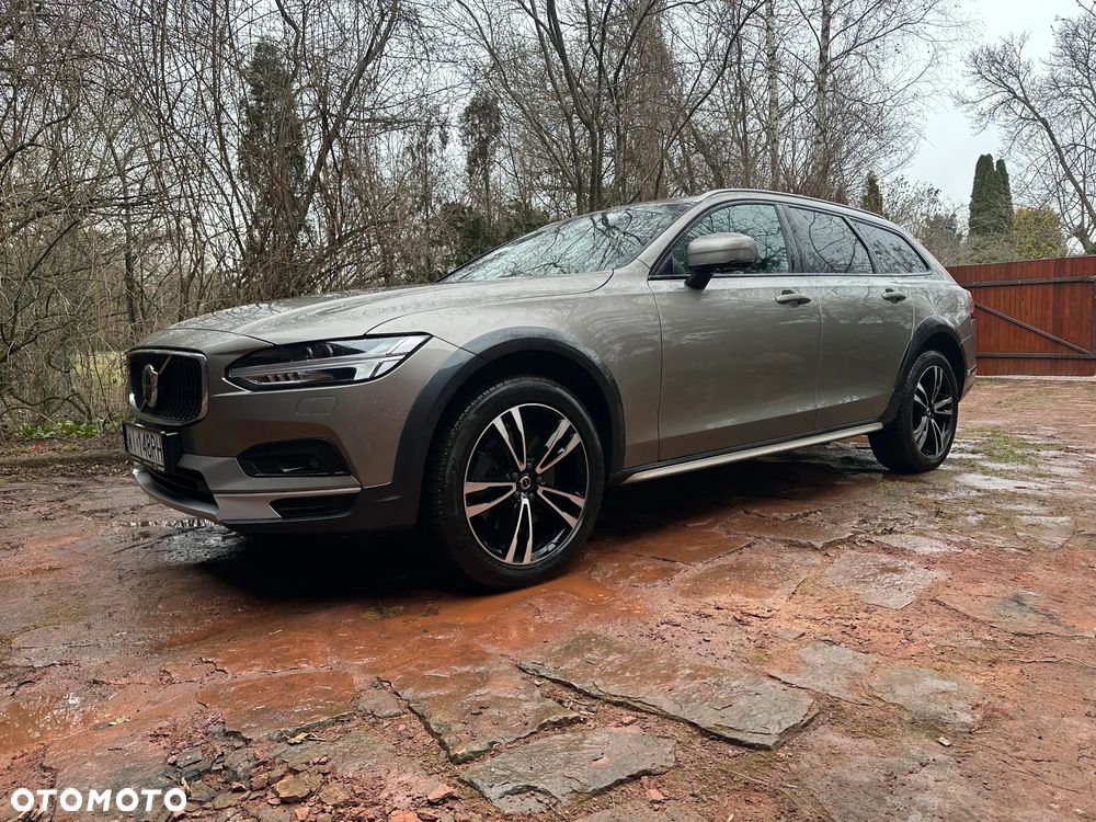 Volvo V90 Cross Country - 1