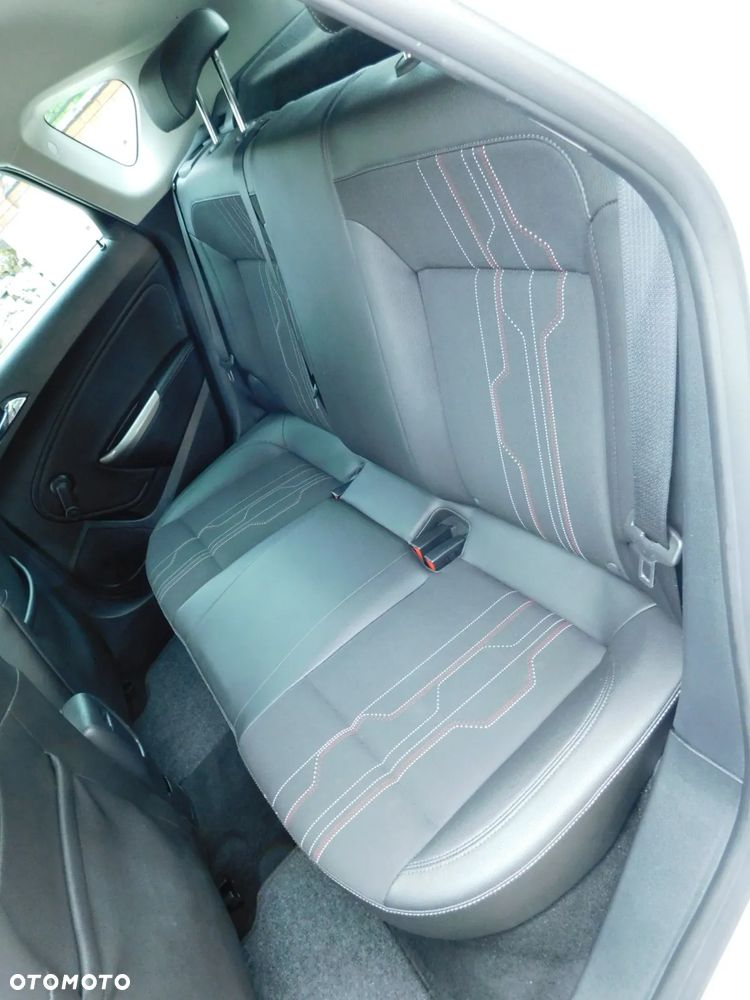 Opel Astra 1.4 Turbo Innovation - 23