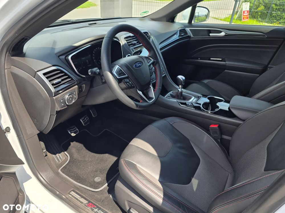 Ford Mondeo SW 2.0 TDCi S&S ST-Line - 9