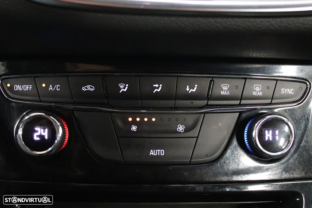 Opel Astra 1.2 T Design & Tech S/S - 12