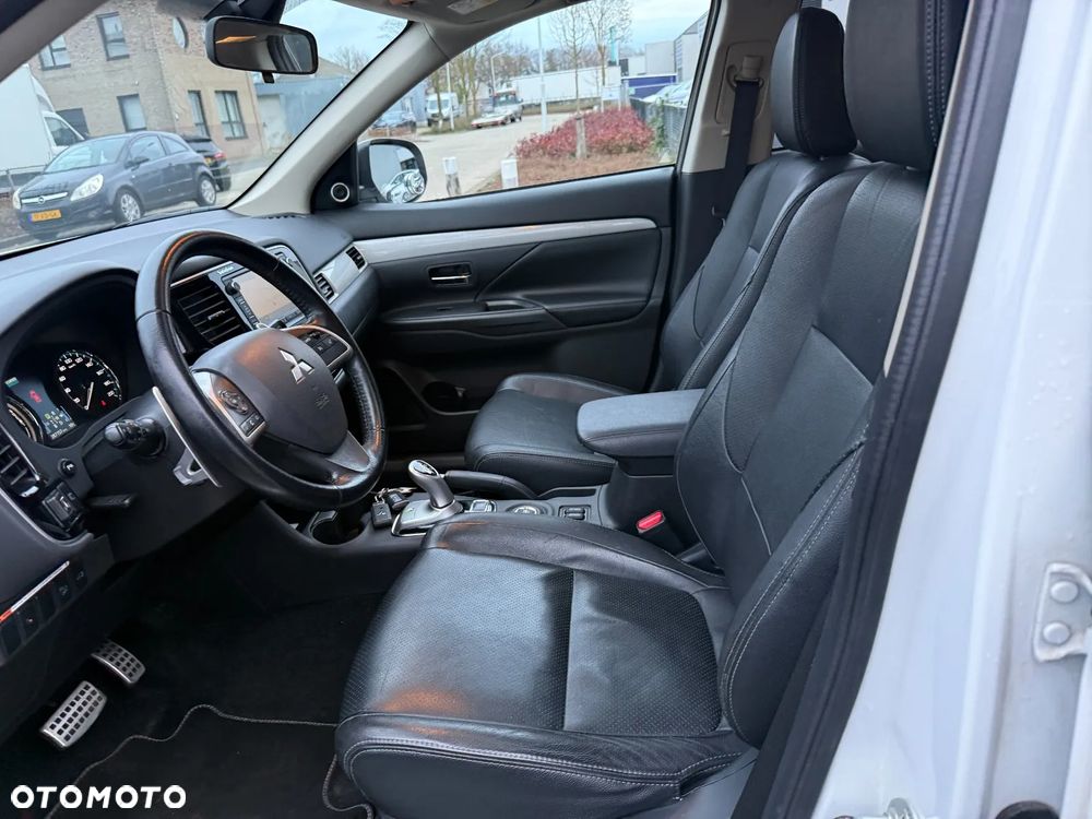 Mitsubishi Outlander - 24