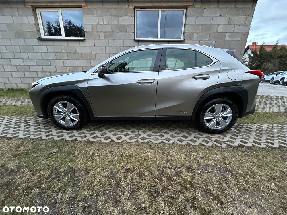 Lexus UX - 4