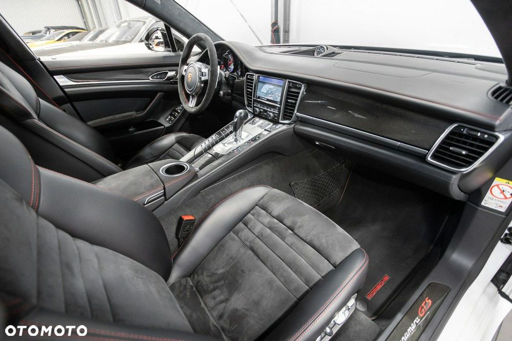 Porsche Panamera - 32