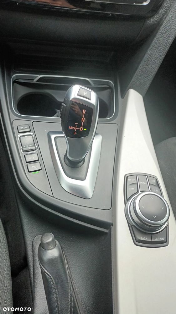 BMW 3GT 320i Advantage - 9