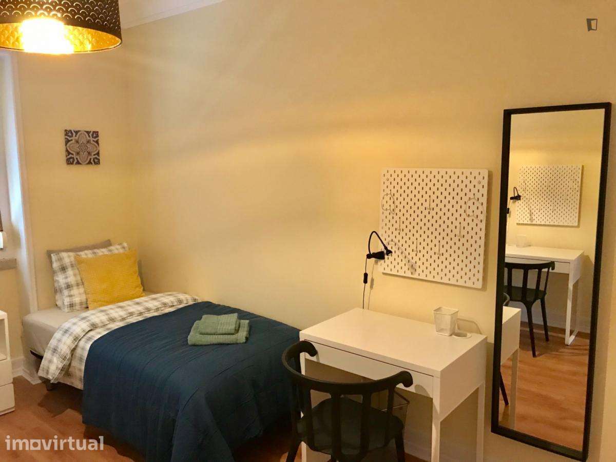 Quarto - localizado em Roma-Areeiro Lisbon - Grande imagem: 3/17