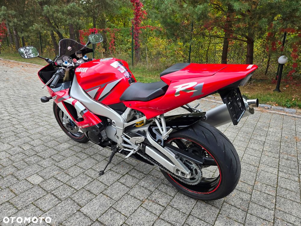 Yamaha R1 - 16