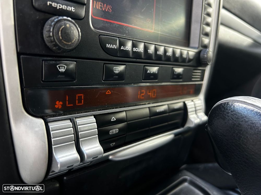 Porsche Cayenne Turbo - 36