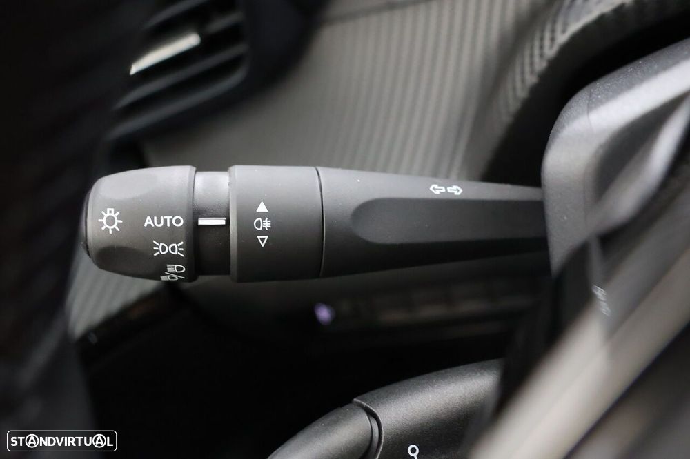 Peugeot e-2008 54 kWh Allure - 13