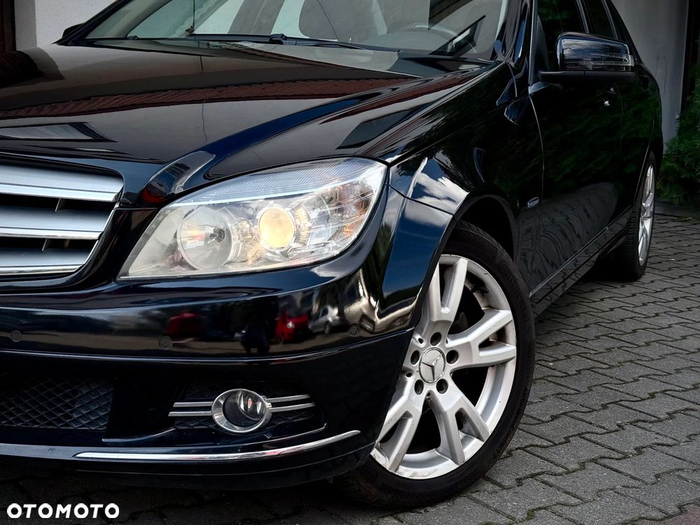Mercedes-Benz Klasa C 180 CGI Automatik BlueEFFICIENCY Avantgarde - 2