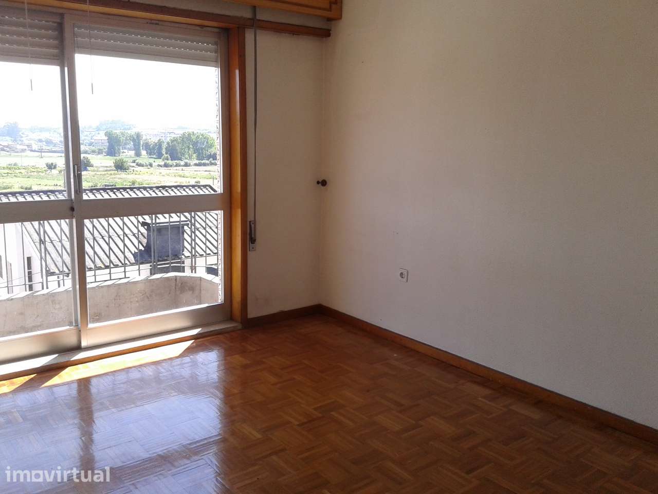 Arrenda-se apartamento T2 com garagem e terraço em Gondomar - Grande imagem: 3/32