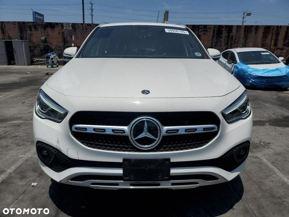 Mercedes-Benz GLA - 3