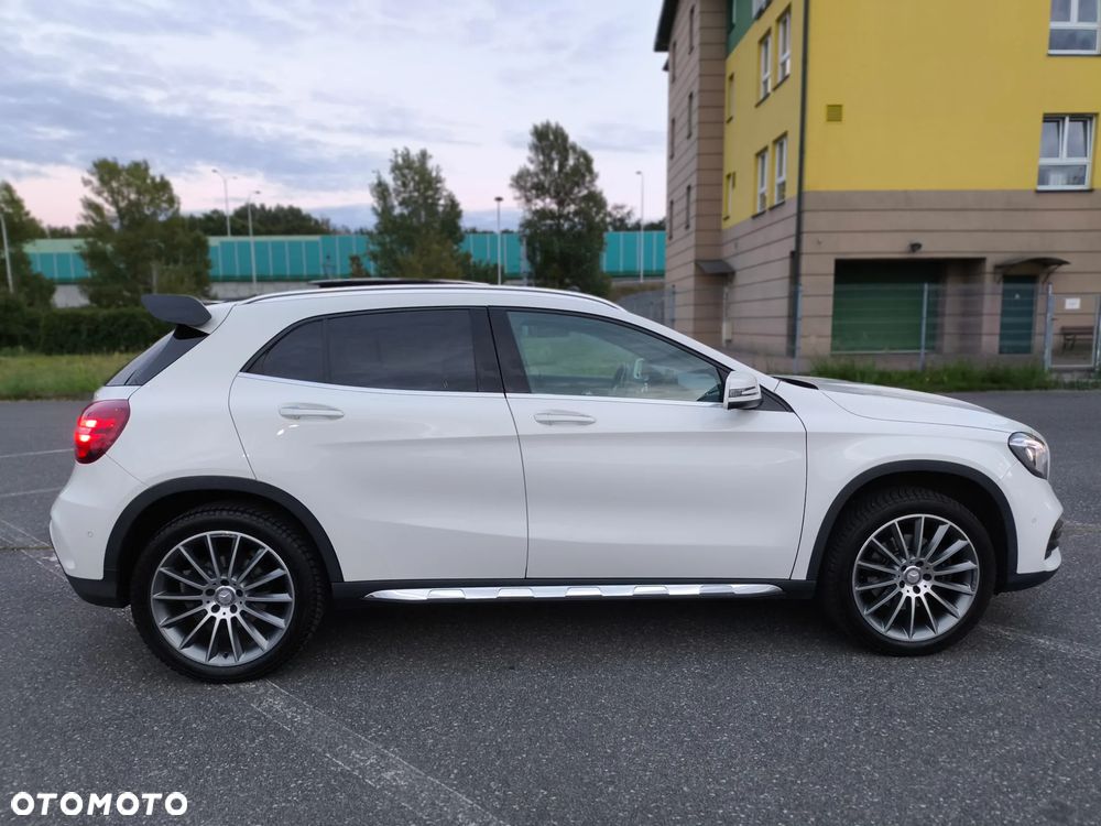 Mercedes-Benz GLA 250 4-Matic AMG Line - 11