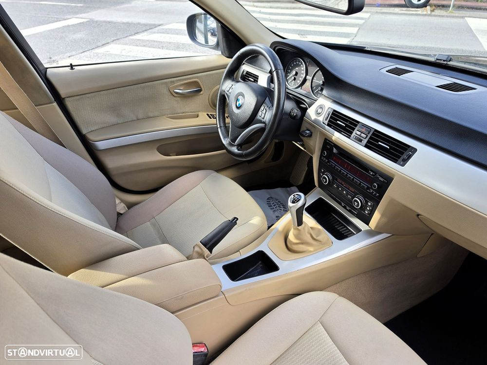 BMW 320 d xDrive - 26