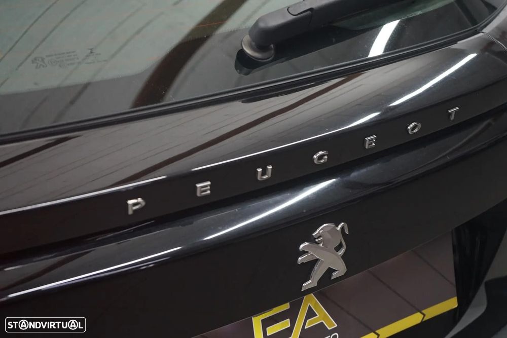 Peugeot 2008 1.2 PureTech Allure - 12