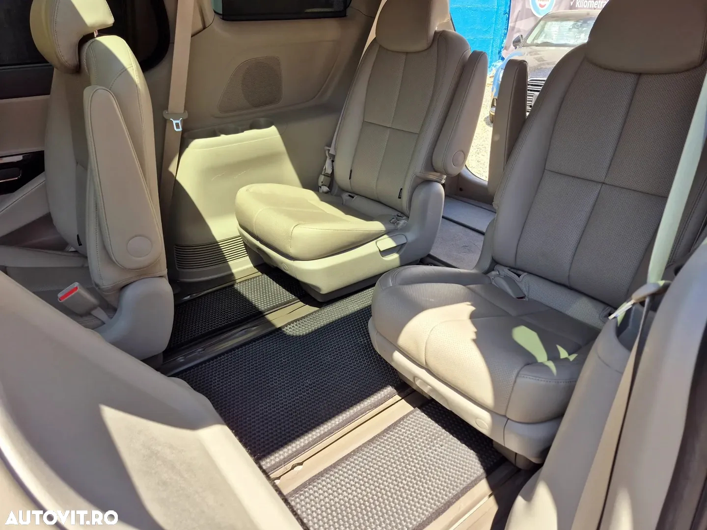 Kia Carnival - 6