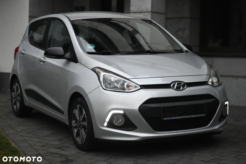 Hyundai i10 1.0 Fifa World Cup Edition - 11