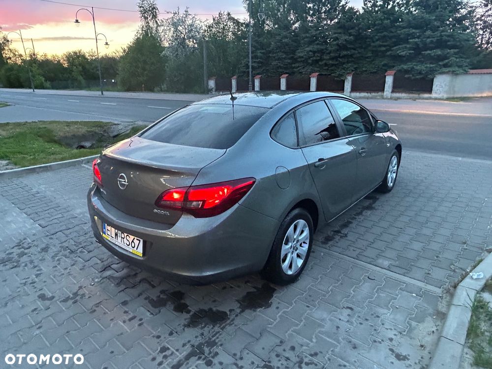 Opel Astra 1.4 T Executive EU6 - 3