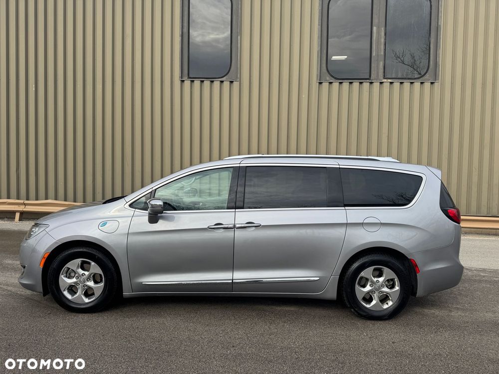 Chrysler Pacifica - 5