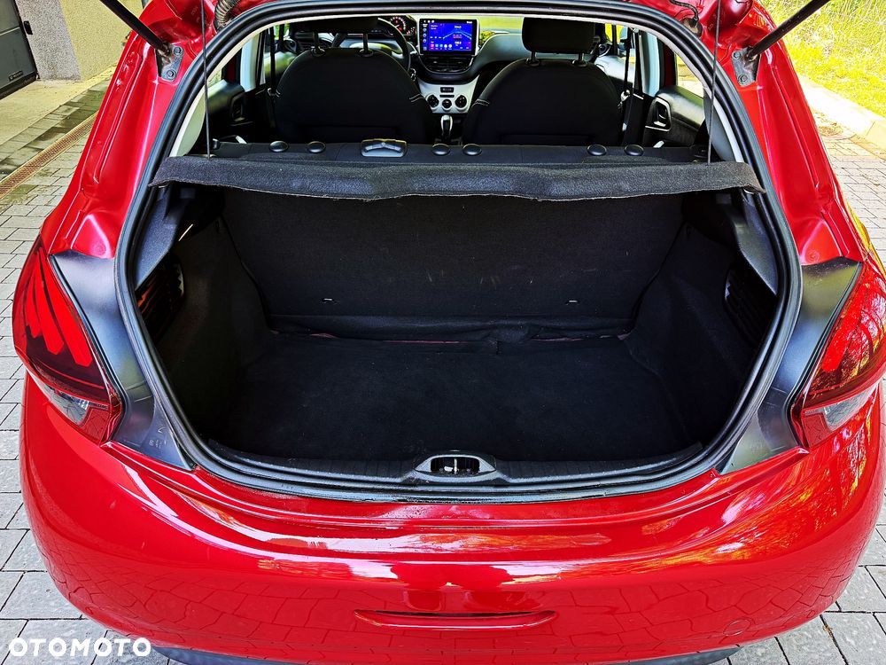 Peugeot 208 PureTech 82 Urban Move - 36