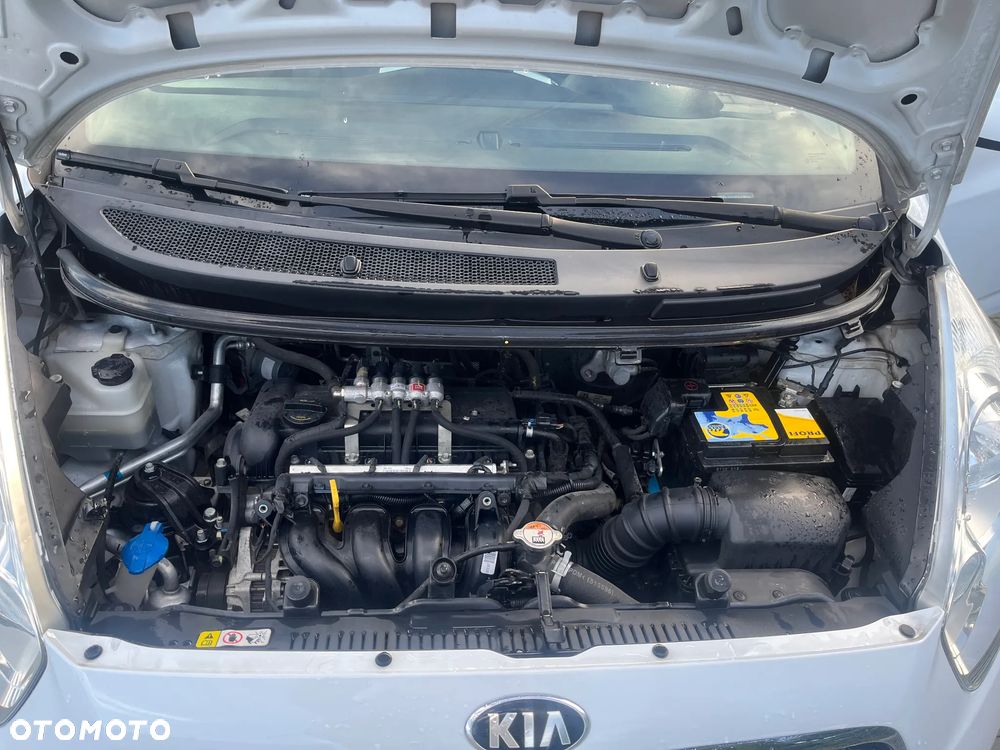 Kia Venga - 24