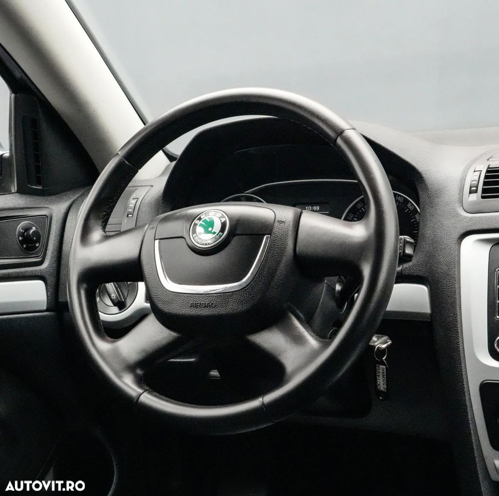 Skoda Octavia 1.6 TDI DPF DSG IMPULS EDITION - 18