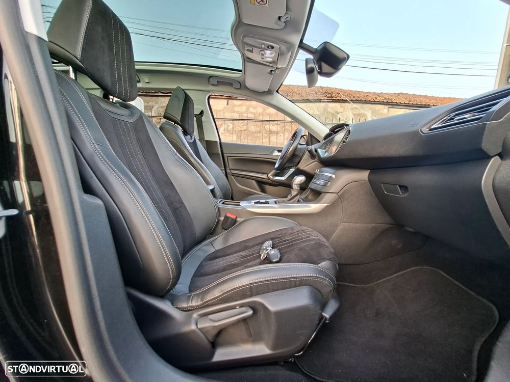 Peugeot 308 1.2 PureTech Allure EAT8 - 30