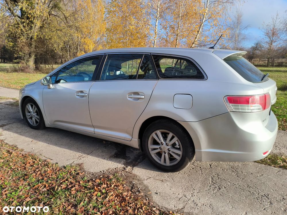 Toyota Avensis - 1